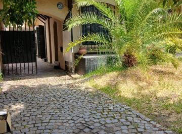 Casa de 6 ambientes, Almirante Brown · Oportunidad: Chalet 6 Ambientes con Piscina y Quincho con Parrilla