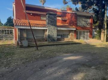 Casa · 280m² · 6 Ambientes · 6 Cocheras · Venta Casa Funes 5 Dorm. con Pileta