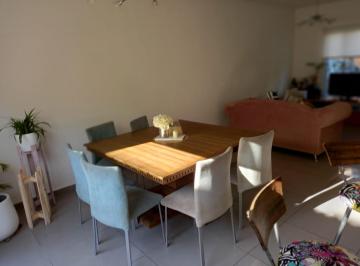 Casa · 4 Ambientes · 1 Cochera · Casa en Quilmes