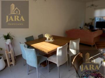 Casa · 4 Ambientes · 1 Cochera · Casa en Quilmes