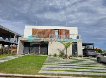Casa · 163m² · 4 Ambientes · 2 Cocheras · Casa Moderna en Lagos de Canning con 3 Dorm. Más Escritorio