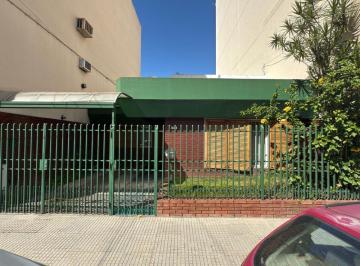 Casa de 4 ambientes, Monte Castro · Casa 4 Ambientes con Cochera Sobre Lote 8,66 X 17,50