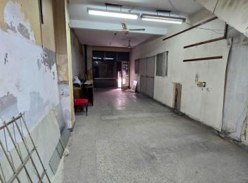 Local comercial · 60m² · 3 Ambientes · Local con Entre - Piso, Vía Pública, Buen Frente