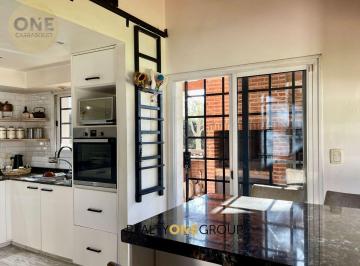 Casa · 215m² · 8 Ambientes · 2 Cocheras · Casa en Venta en Una Planta, Amplia 3 Dorm y Piscina. Amplio Parque