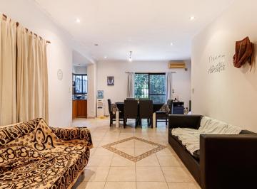 Casa · 205m² · 7 Ambientes · 1 Cochera · Venta Casa Lomas de Zamora