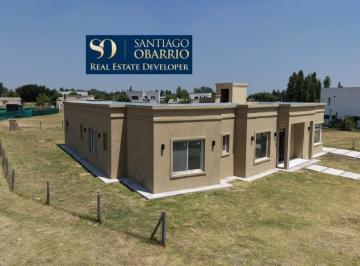 Casa · 230m² · 4 Ambientes · 2 Cocheras · Venta Casa a Estrenar en Medal Country Club Pilar - Gran Lote Interno
