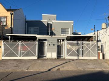 Casa · 105m² · 4 Ambientes · 2 Cocheras · Casa/duplex en Venta - Merlo