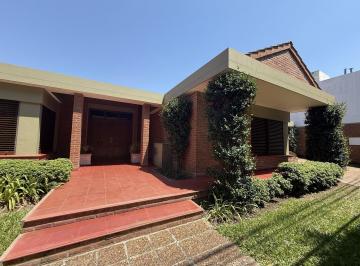 Casa · 349m² · 7 Ambientes · 2 Cocheras · Casa Centrica Reconqusita