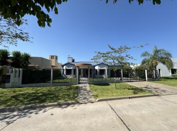 Casa · 243m² · 7 Ambientes · 2 Cocheras · Venta Casa en Barrio Aire y Sol de La Ciudad de Avellaneda Sta. Fe