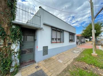 Casa de 3 ambientes, Quilmes · Casa 3 Ambientes con Patio Excelente Ubicación