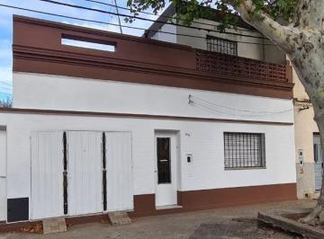 Casa · 137m² · 4 Ambientes · 1 Cochera · Casa a Reciclar en Barrio Parque