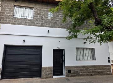 Casa · 162m² · 4 Ambientes · 2 Cocheras · Casa en Villa Real