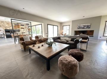 Casa · 200m² · 4 Ambientes · Casa en Alquiler 24 Meses Barrio Rumencó