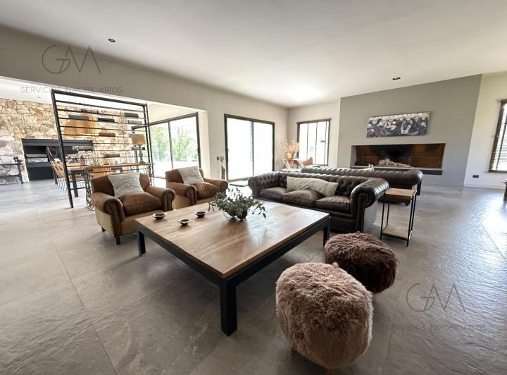 Casa · 200m² · 4 Ambientes