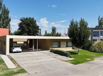 Casa · 201m² · 4 Ambientes · 2 Cocheras · Venta Casa 3 Dorm. B° Costa Azul - Neuquén, Cap.