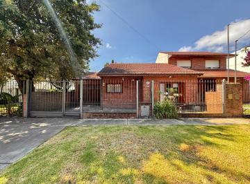 Casa · 140m² · 4 Ambientes · 2 Cocheras · Venta Casa 4 Ambientes Apto Crédito