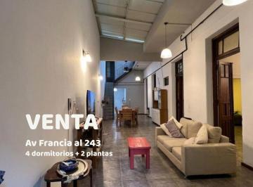 Casa · 147m² · 4 Dormitorios · Casa en Pichincha