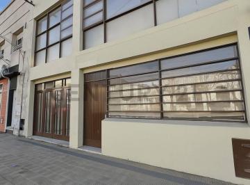 Casa · 135m² · 4 Ambientes · 2 Cocheras · Casa en Venta en Berisso Centro con Local