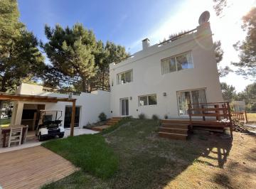 Casa · 200m² · 6 Ambientes · 1 Cochera · Casa en Venta en Costa Esmeralda, Barrio Residencial I