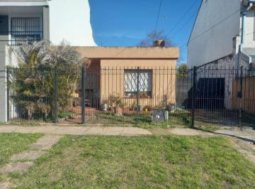 Casa de 3 ambientes, Morón · Casa 3 Ambientes con Jardin en Castelar