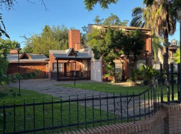 Casa de 9 ambientes, Funes · Casa en Venta de 4 Dorm. con Pileta y Parque en Garita 10 de Funes