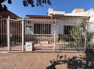 Casa de 3 ambientes, Mar del Plata · Chalet con Amplio Parque en Venta