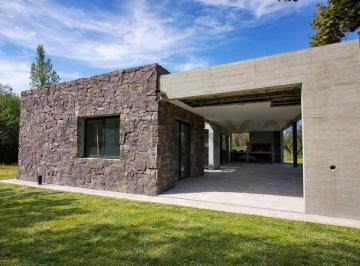 Casa · 116m² · 3 Dormitorios · 3 Cocheras · Casa a Estrenar en Venta en Barrio "Las Rosas Country Rural" Colonia Las Rosas. Tunuyan