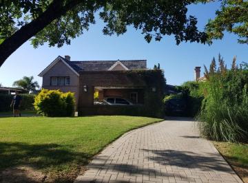 Casa de 4 ambientes, Córdoba · Casa de Categoría en Country Jockey Club - Lote Central - 3 Dorm - Escritorio - Pileta - Impecable
