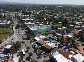 Terreno · 400m² · 4 Ambientes · 2 Cocheras · A m de Mcdonalds - Mujer Urbana - 5 Dorm - 2 Plantas - 400 m² Cubiertos