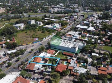 Terreno · 400m² · 5 Ambientes · 2 Cocheras · Rrecibe Menor - a m de Mcdonalds - Mujer Urbana - 5 Dorm - 2 Plantas - 400 m² Cubiertos