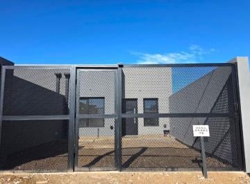 PH · 79m² · 3 Ambientes · 1 Cochera · PH en Plottier