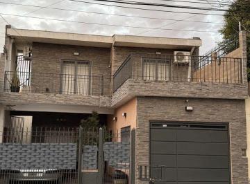 Casa de 5 ambientes, Morón · Casa en Venta C/ Cochera en Villa Sarmiento