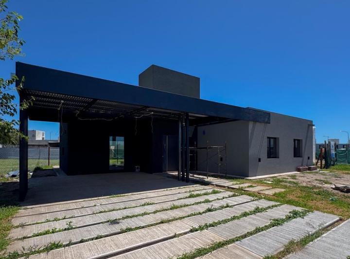 Casa · 198m² · 5 Ambientes · 2 Cocheras