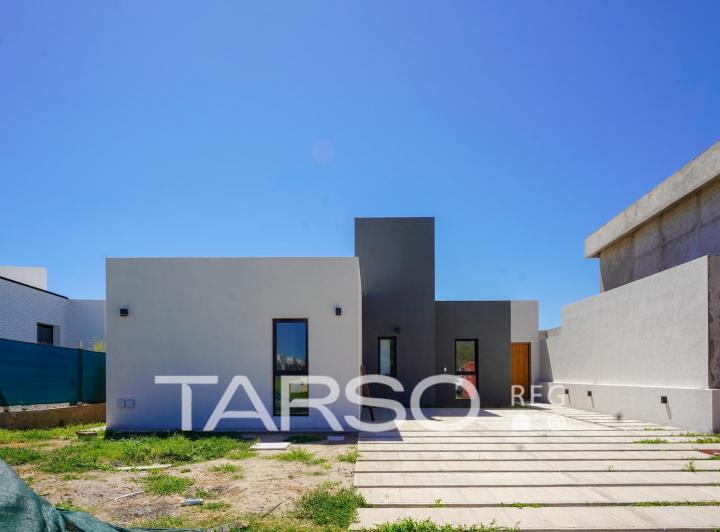 Casa · 225m² · 5 Ambientes · 2 Cocheras