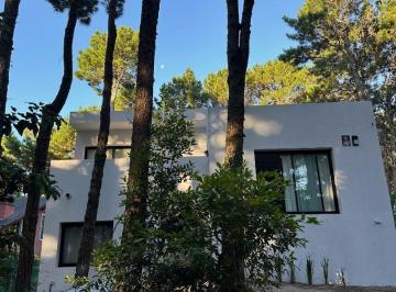 Casa · 100m² · 4 Ambientes · 1 Cochera · Casa a Estrenar Exclusivo en Mar de Las Pampas:bosque y Mar!