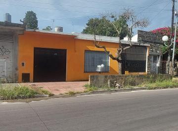 Casa de 4 ambientes, Morón · Casa 4 Ambientes con Patio, Pileta y Garaje en Barrio Marina – Castelar Sur
