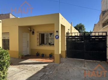 Casa · 185m² · 4 Ambientes · 1 Cochera · Casa en Cipolletti