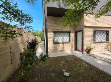 Casa · 1m² · 4 Ambientes · 2 Cocheras · Longchamps Casa en Venta Reciclado a Nuevo Piscina Jardin