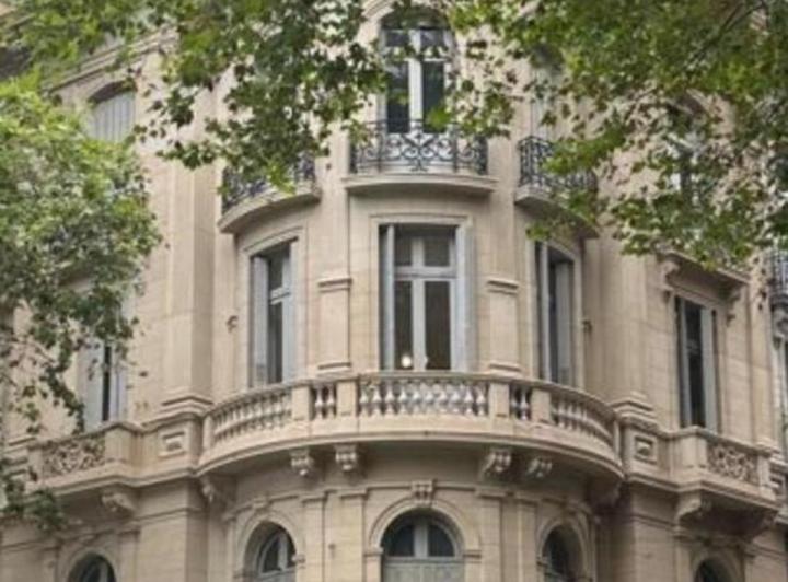 Departamento · 240m² · 8 Ambientes