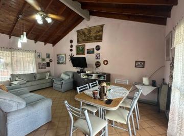 Casa · 317m² · 4 Ambientes · 2 Cocheras · Casa con Locales a La Venta en Don Torcuato