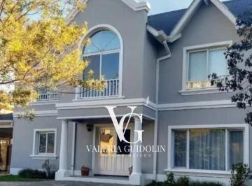 Casa · 220m² · 4 Ambientes · 6 Cocheras · Casa Venta Barrio Septiembre Km 47 Escobar Apto Crédito