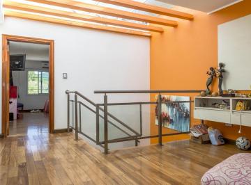 Casa · 240m² · 7 Ambientes · 2 Cocheras · Casa en Capital