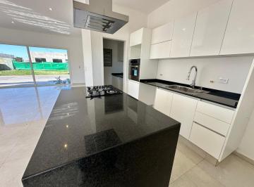 Casa · 148m² · 4 Ambientes · 1 Cochera · Hermosa Casa 4 Ambientes en San Simon
