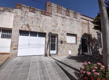Casa · 80m² · 3 Ambientes · 1 Cochera · Casa en Venta - 2 Dorm. 1 Baño - Cochera - 360 m² - San Carlos de Bolívar