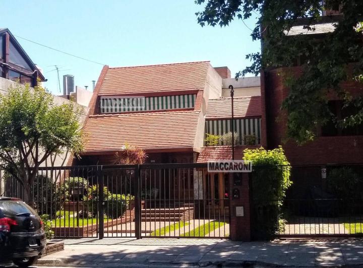 Casa · 305m² · 5 Ambientes · 2 Cocheras