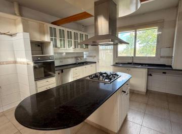 Casa de 7 ambientes, Vistalba · Vende Casa en B° La Capilla, Vistalba, Luján de Cuyo, Mendoza.