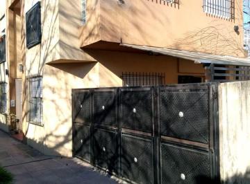 Casa de 3 ambientes, Almirante Brown · Dúplex Interno con Patio/cochera