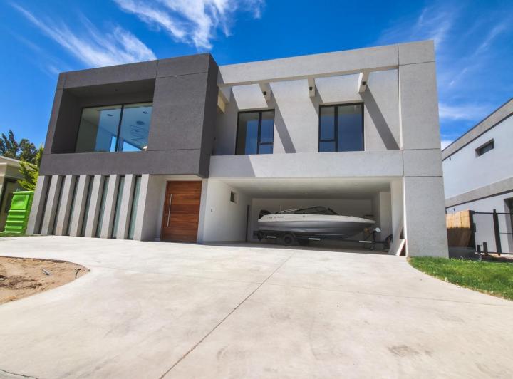 Casa · 344m² · 5 Ambientes · 3 Cocheras