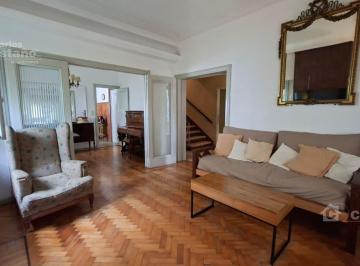 Casa · 200m² · 6 Ambientes · 1 Cochera · Chalet en Esquina 6 Amb. con Jardín, Garaje, a 4/c de Av Maipú y Av Libertador