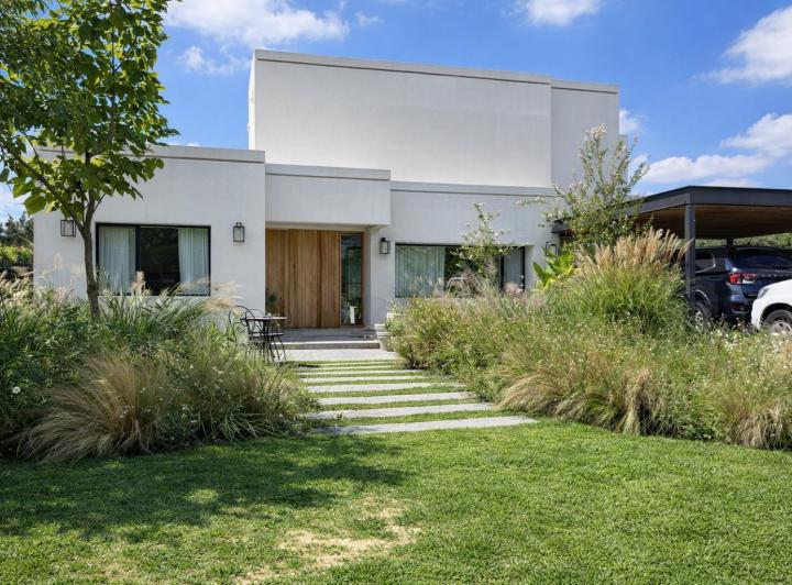 Casa · 220m² · 6 Ambientes · 2 Cocheras